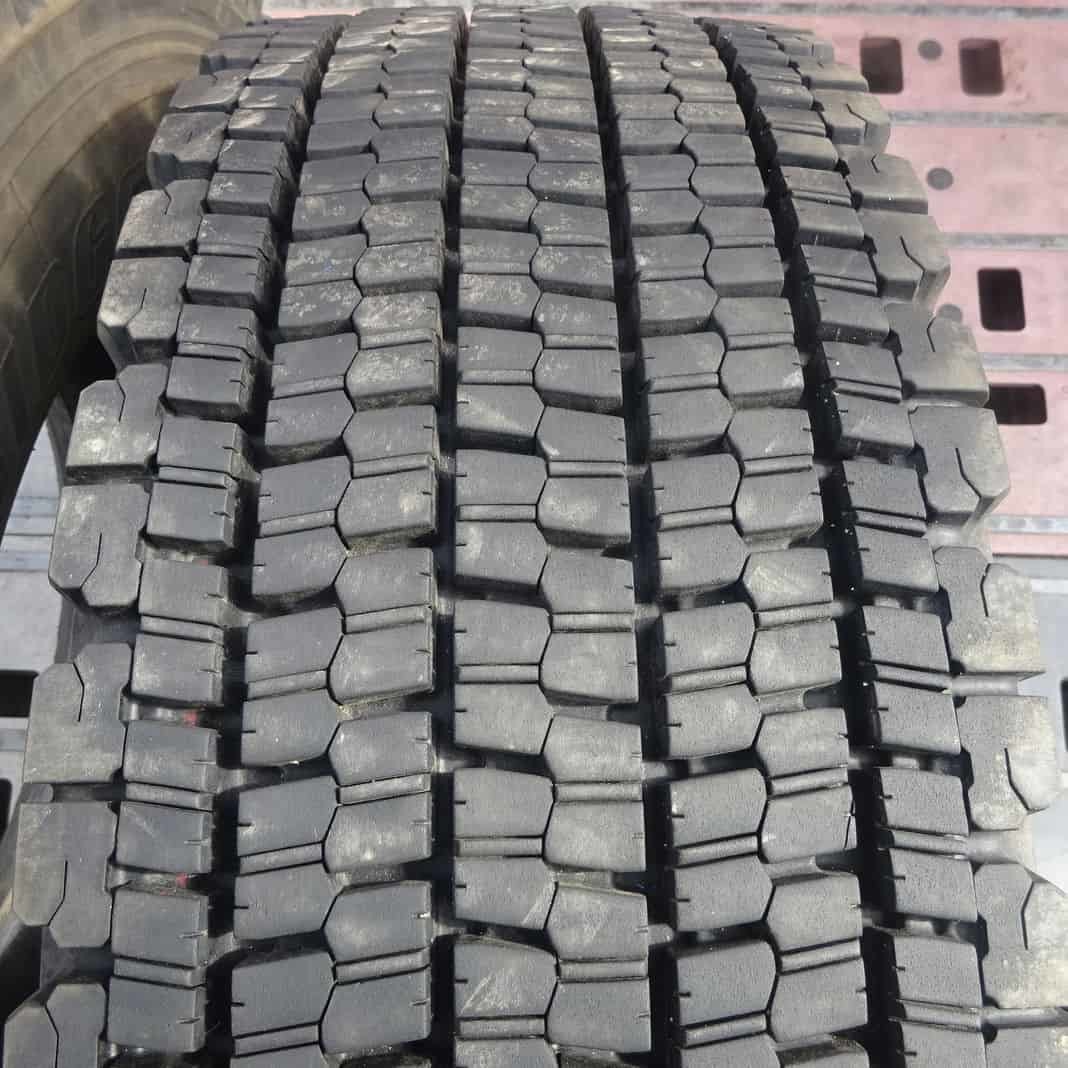 冬 2本SET 会社宛 送料無料 265/70R19.5 140/138 TB ブリヂストン W900 2022年製 地山 バリ溝 低床 大型トラック 増トン車 BS NO,Z5540_画像4