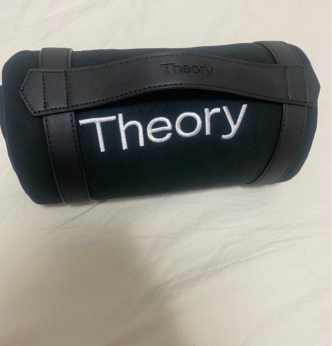 新品未使用　theory セオリー　ベルト付き　ブランケット　ひざ掛け　黒　ブラック　アウトドア　