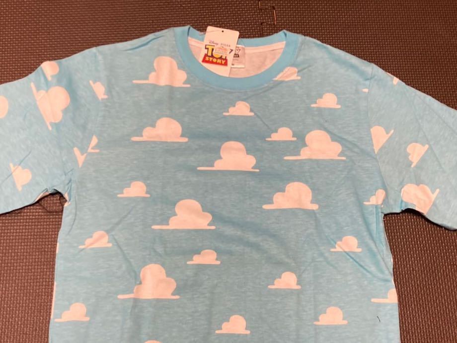 【Mサイズ】新品 ディズニー 正規ライセンス品 toySTORYトイストーリー 雲柄 tシャツ 男女兼用e_画像1