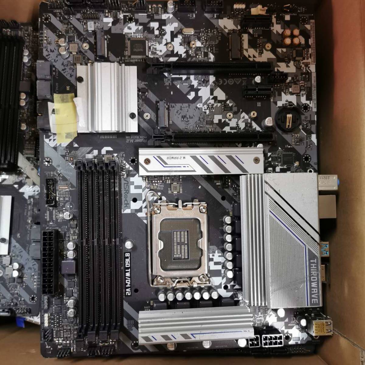 ASRock B760 TW D4/ATXマザーボード/(LGA1700)INTEL第12,13世代CPU対応/PCパーツ DIY 修理材料★動作未確認・ジャンク★現状渡しの画像5