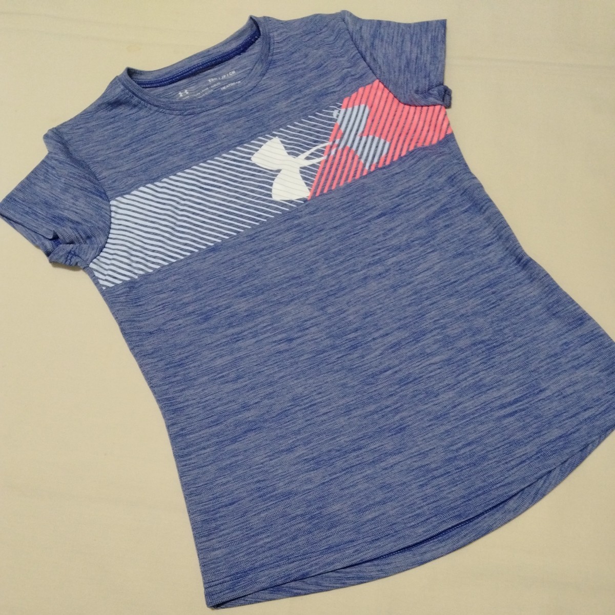 ☆SB4 まとめ 2枚 女子 女の子 130 アンダーアーマー Tシャツ 半袖Tシャツ スポーツ UNDER ARMOUR ヒートギア ブルー 黒_画像2