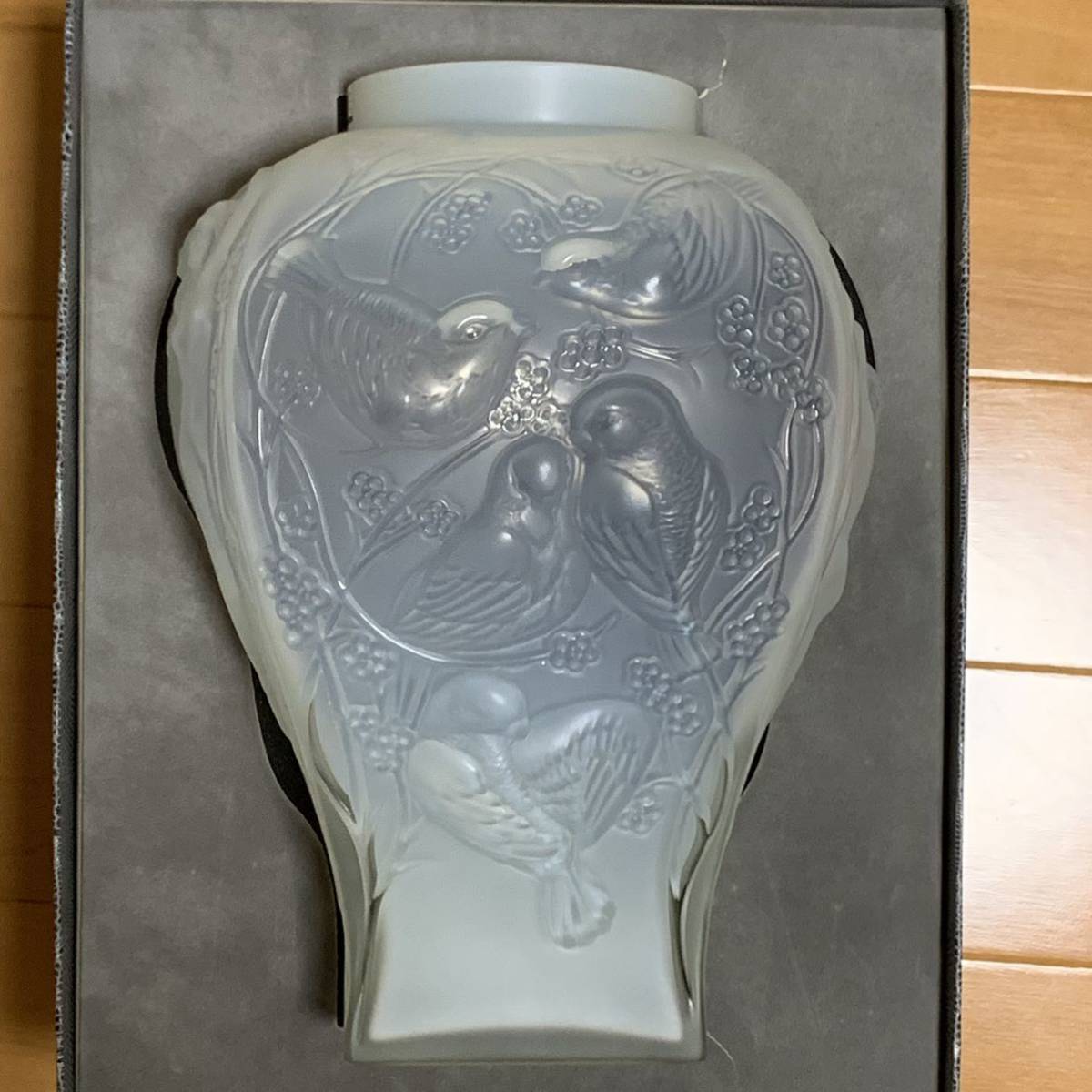 未使用 LALIQUE オマージュ 1995年 ルネラリック 没後50周年 オパールセントガラス 花瓶 フラワーベース 箱入り インテリア 送料無料_画像4