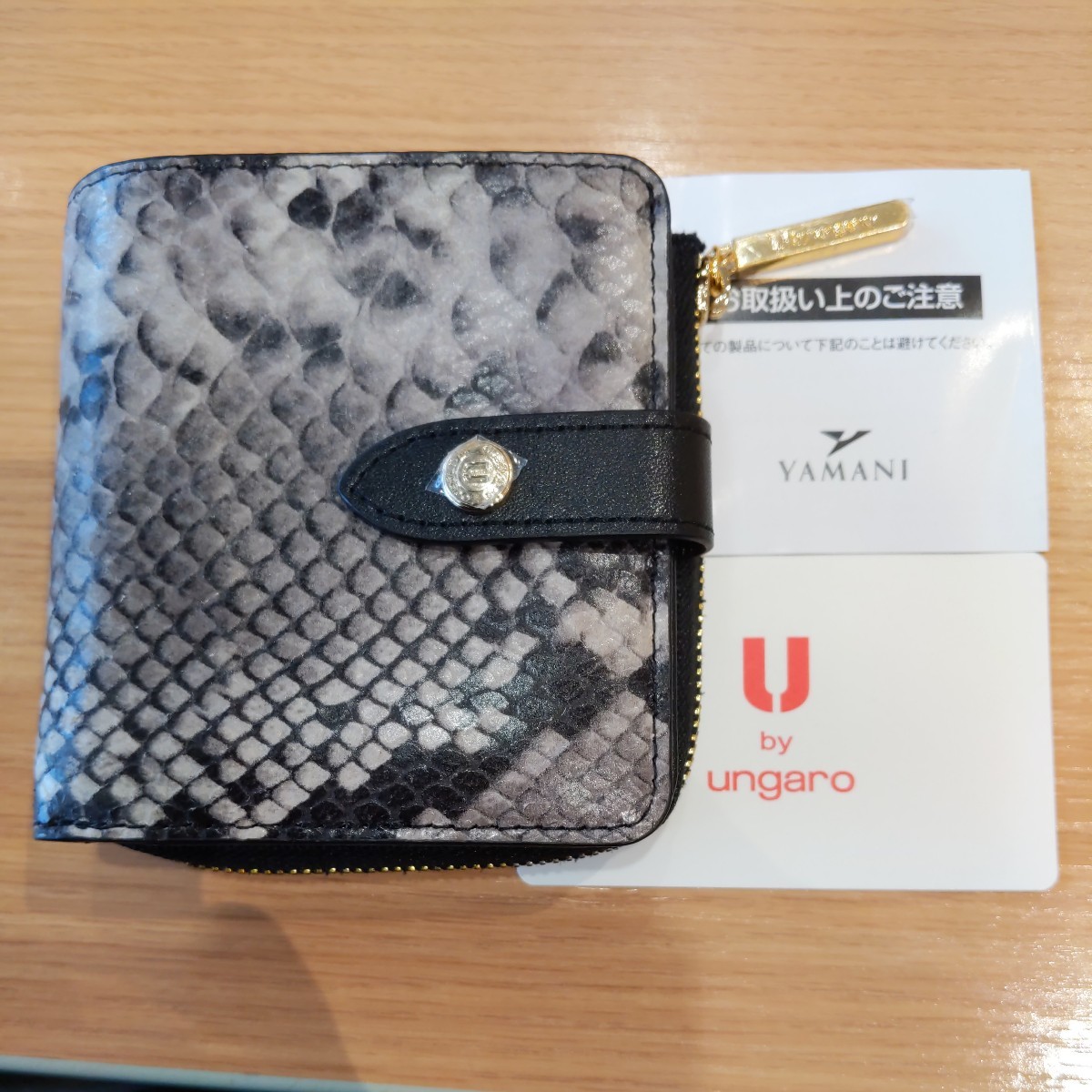 新品◆U by ungaro/ユーバイ ウンガロ ◆二つ折り財布 コインケース付■バイソン柄 ■の画像1