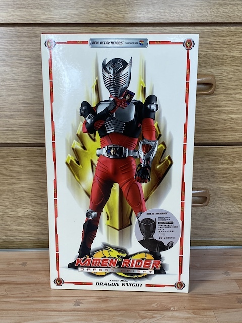 【未開封】絶版　仮面ライダードラゴンナイト「仮面ライダー龍騎」 KAMEN RIDER DRAGON NIGHT REAL ACTION HEROES 特撮_画像1