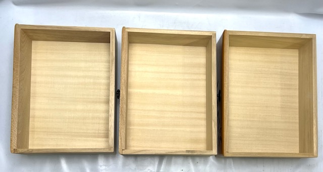 美品！ 日本製　秋田県　伝統工芸品 くさ忠　桜皮 細工 貝入 鉄仙　象嵌　３段 小物 たんす 木の工芸品 箪笥タンス引出　引き出し_画像9