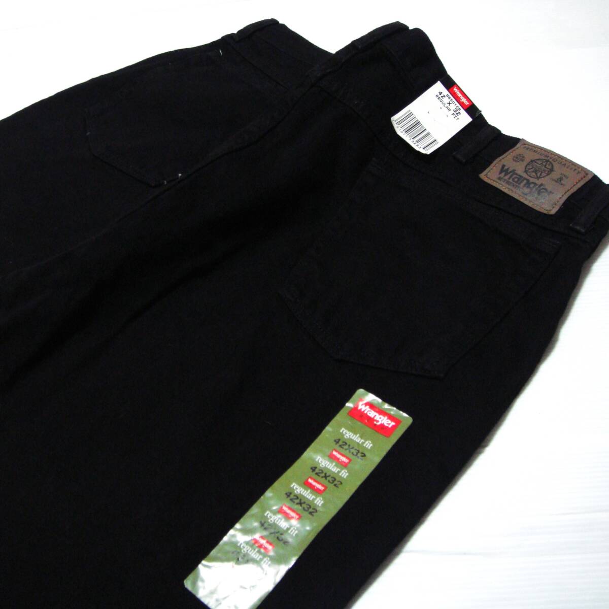 ■未使用 ^^ 黒 ラングラー/Wrangler ブラックデニム 厚めジーンズ ■W[42 inch] 実寸106cm L84cm ■ アメリカ USA古着 N2 送料520■_画像1