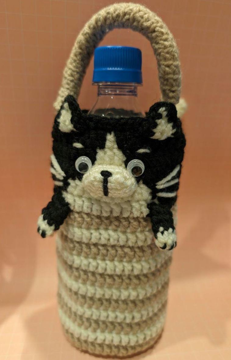 クロネコちゃんのペットボトルカバー　ハンドメイド