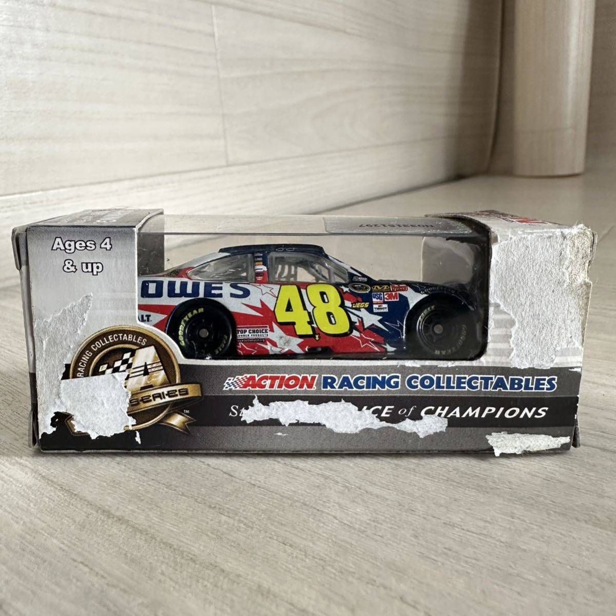 【A0275-22】未開封『Action 1/64 ナスカー Jimmie Johnson #48 Lowe's Honoring Our Soldiers 2010 C480865MIJJ』レーシングカー 同梱可_画像2