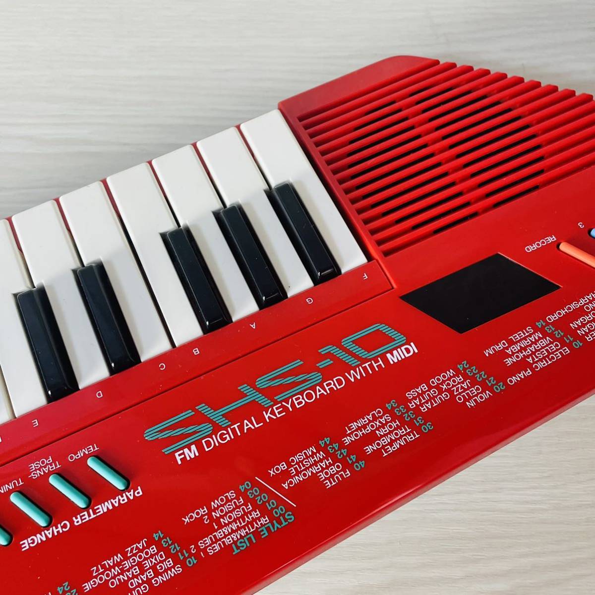 美品 YAMAHA ショルダーキーボード SHS-10 R デジタルキーボード レッド 動作品 ビンテージ_画像4