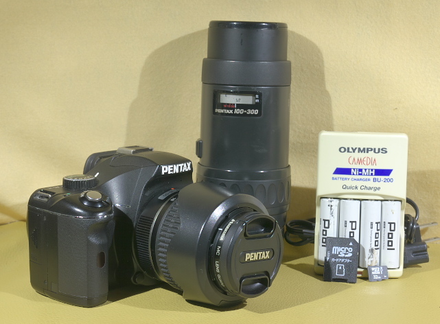 PENTAX K-x / 18-55mm / 100-300mm / 単三充電池 充電器 / MicroSD 32GB_画像1