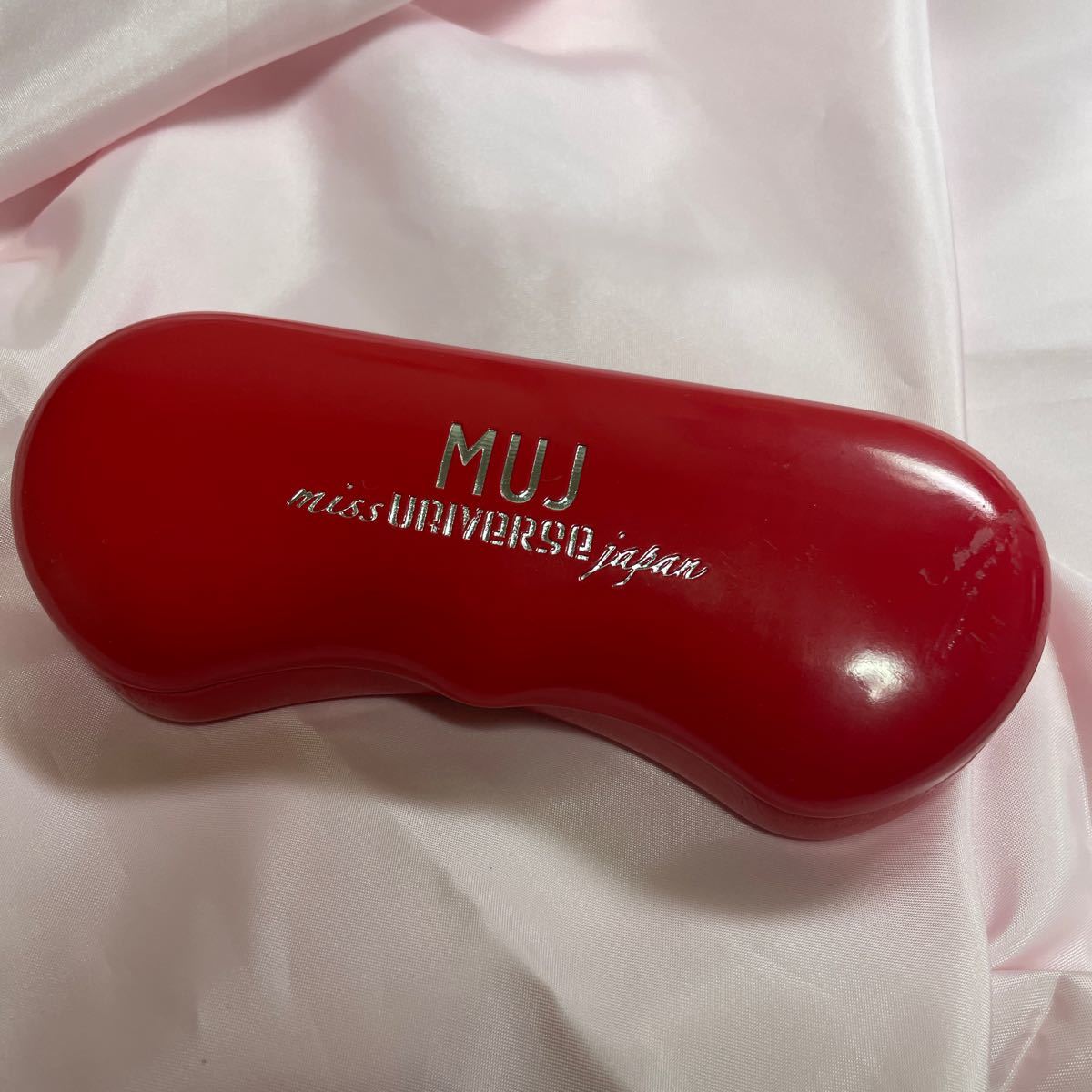 MUJ ミス ユニバース ジャパン メガネケース ２個 赤色のケースに汚れ、傷有り_画像2