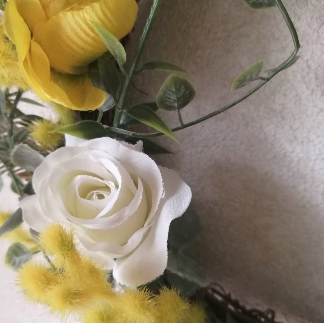 ◆春のリース・ミモザとバラ◆アーティフィシャルフラワー・リース・壁掛け・造花◆花倶楽部_画像4