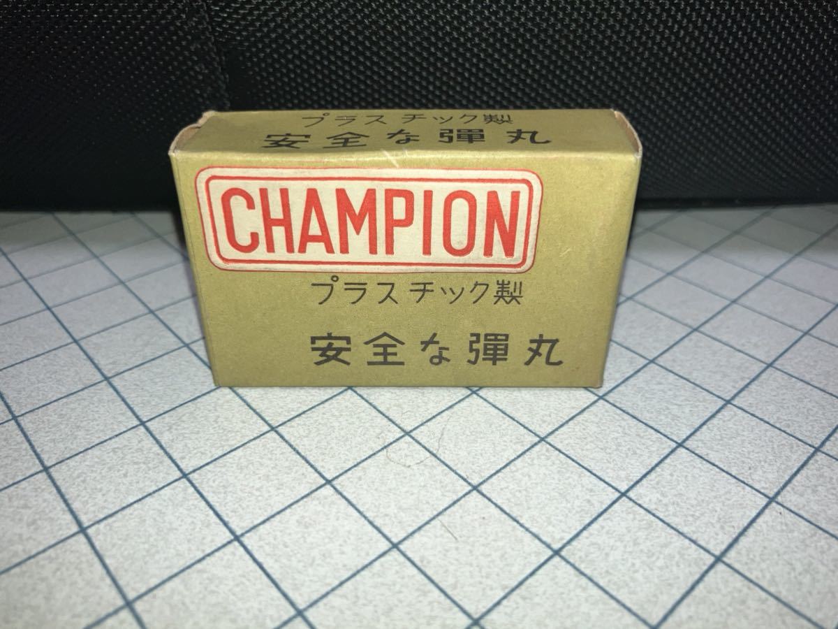 CHAMPION トイガン 弾丸 23発 箱入 箱大きさ約6×3.8×1.8cm 玉 長さ約1.5cm モデルガン 1960年代 プラスチック製 安全な弾丸_画像1