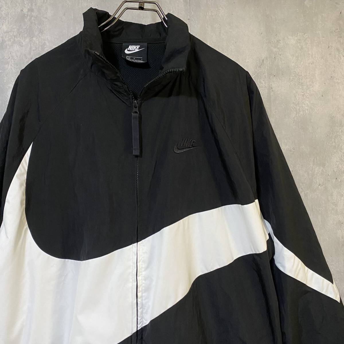 ナイキ NIKE ナイロンジャケット でかロゴ ナイロン100% L 黒 ナイキ NIKE ナイロンジャケット でかロゴ ナイロン100% L 黒