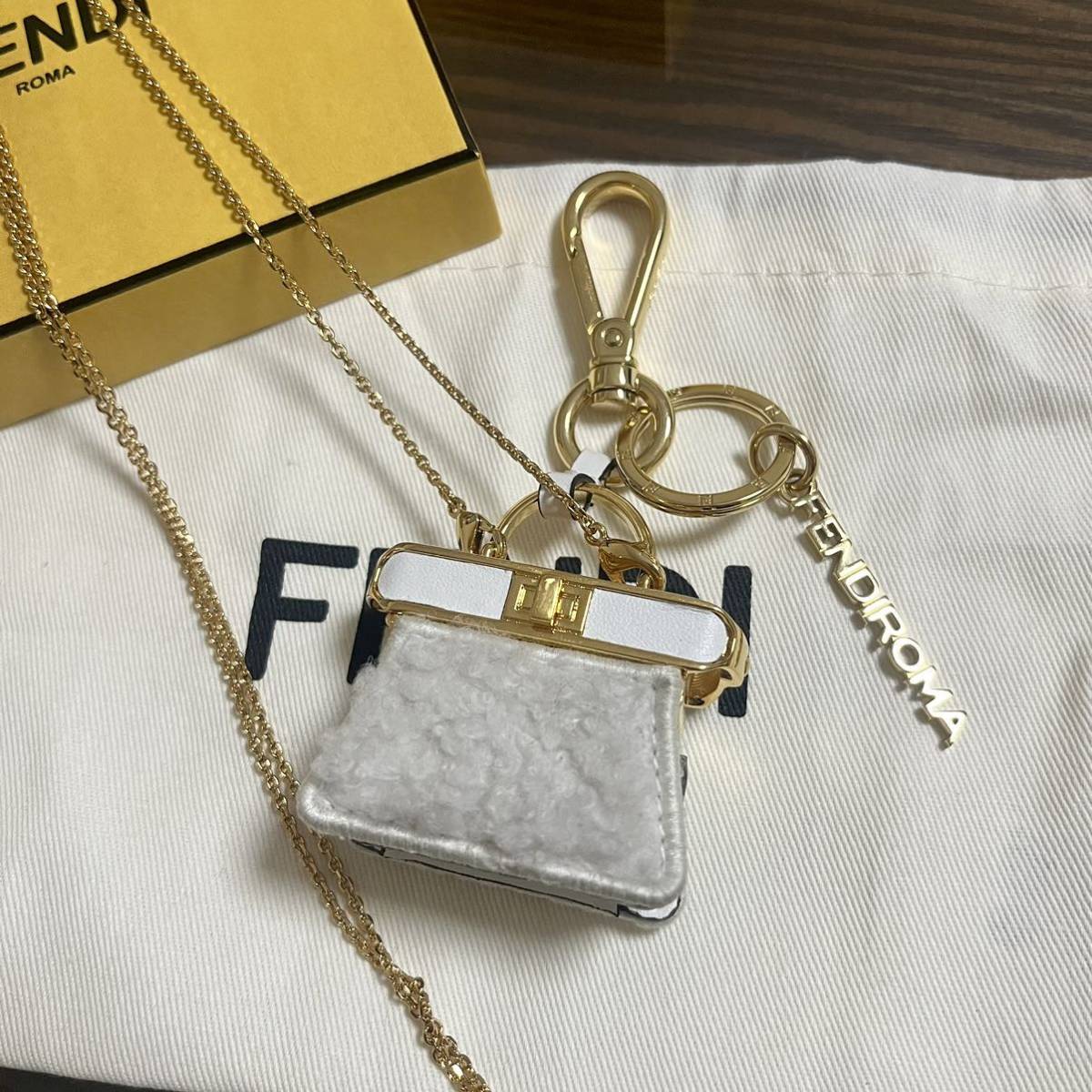 [ present * ultimate beautiful goods ]2024SS Fendi FENDIpi- Cub - key case sheepskin bag charm key holder leather accessory 