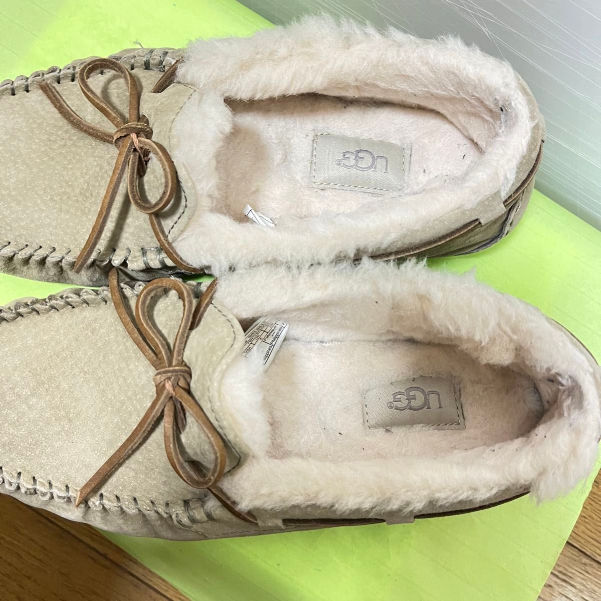 UGG　アグ　　モカシンシューズ　ムートンシューズ　ベージュ