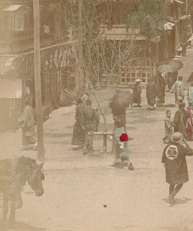 大判手彩色古写真 東京2枚 ■浅草仲見世前 ■芝増上寺の門　明治期_画像3