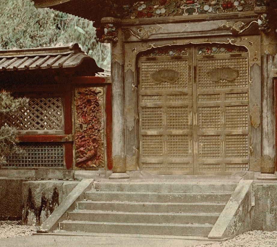 大判手彩色古写真 東京2枚 ■浅草仲見世前 ■芝増上寺の門　明治期_画像8