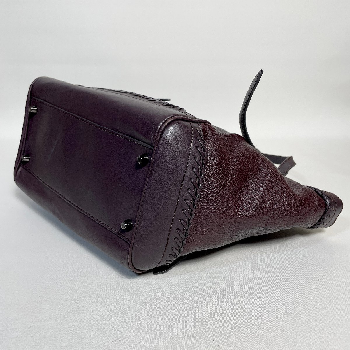 2402-36-4l beautiful goods lBURBERRY Burberry tote bag original leather dark brown Logo plate 