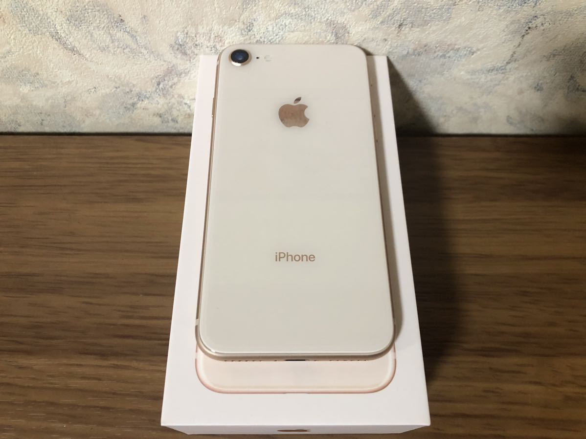 美品 Apple iPhone 8 64GB ゴールド MQ7A2J/A docomo スマートフォン スマホの画像4