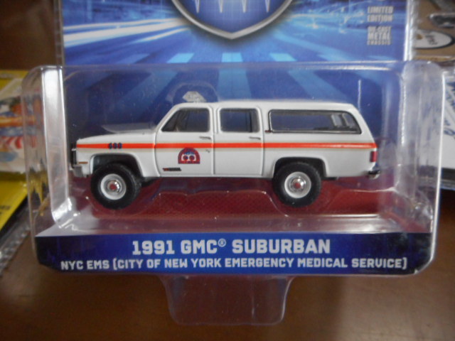 ★★1/64 グリーンライト GMC サバーバン ニューヨーク 救急隊 1991 Greenlight GMC Suburban NYC EMS★★_画像2