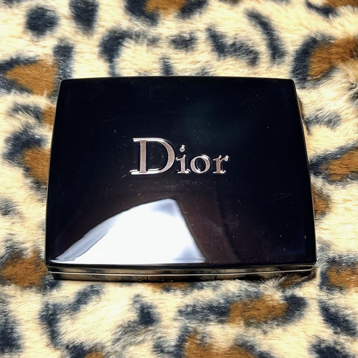 Dior トリオブリックパレット 833 ミネラルローズ