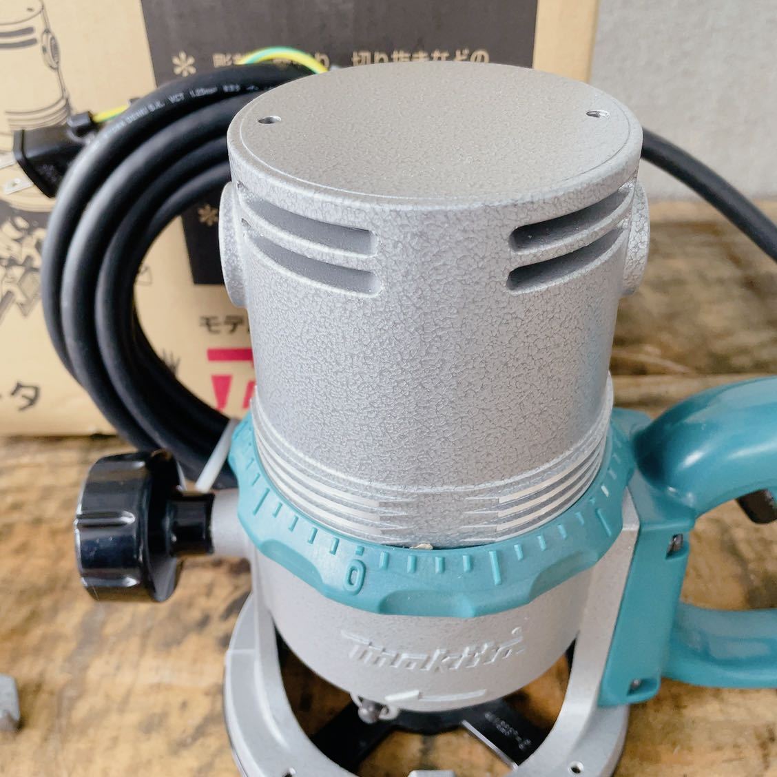 ★未使用品★マキタ　makita ルーター　チャック孔径12mm シャフトロック付 ブレーキ付 3600HA 電動工具_画像3