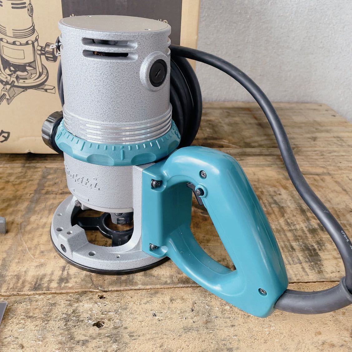 ★未使用品★マキタ　makita ルーター　チャック孔径12mm シャフトロック付 ブレーキ付 3600HA 電動工具_画像5