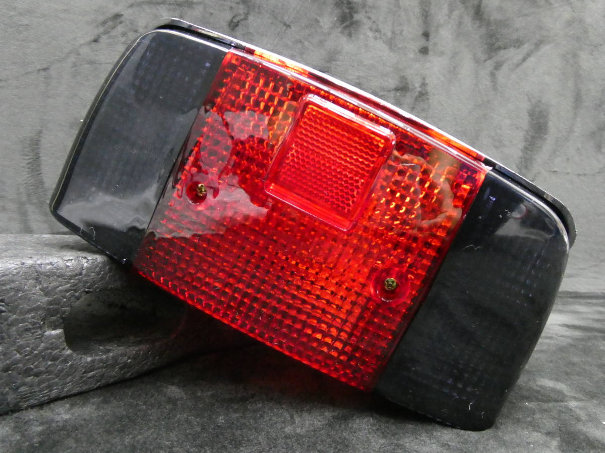 ＣＢＸ５５０Ｆ　テールランプ　赤×黒/純正タイプ CBX400F テールライト NC07 PC04 外装 テールユニット メッキ レンズ ノーマル ジェイド_画像5