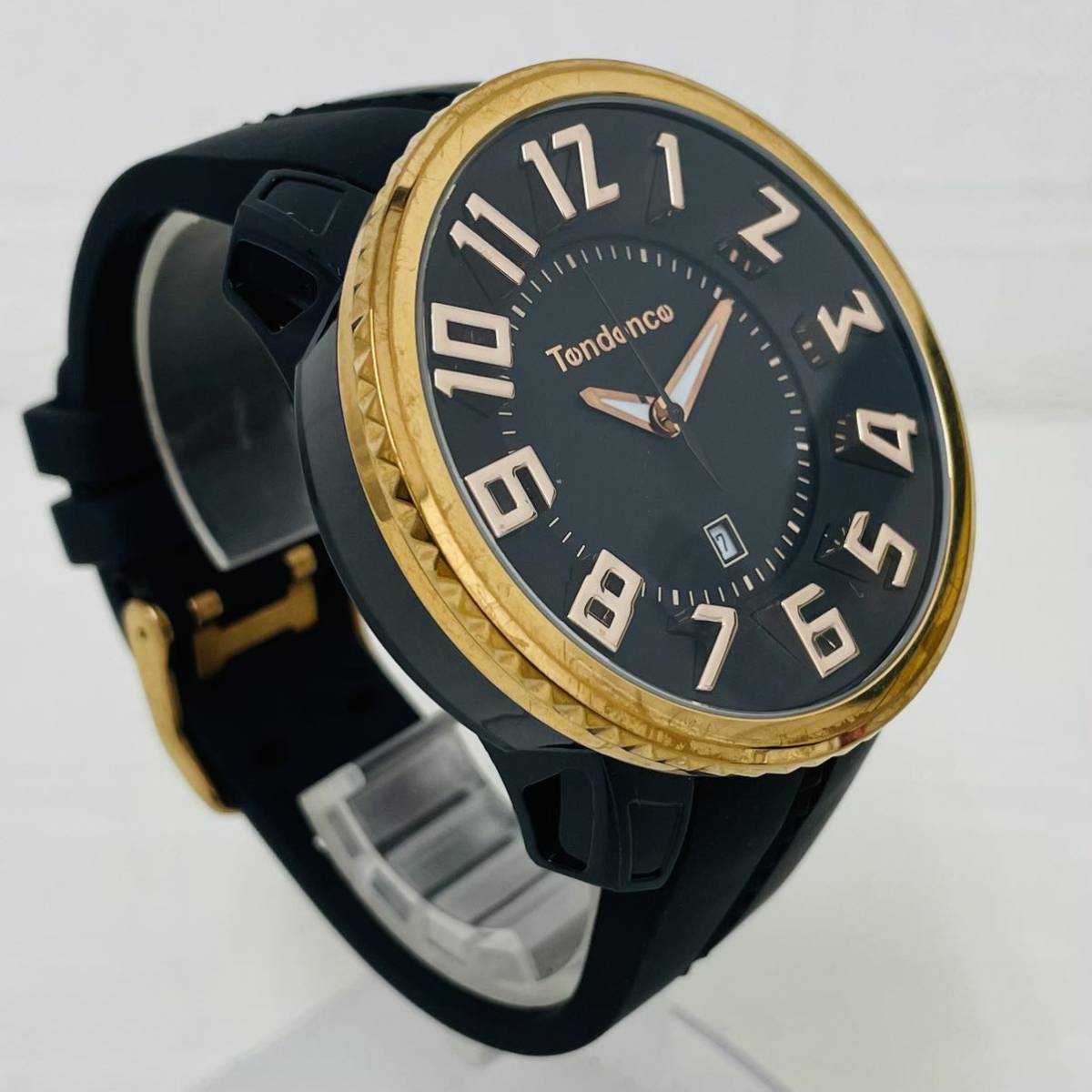 89 Tendence テンデンス TG430404 P318ECBC メンズ腕時計 腕時計 時計 黒文字盤 3針 デイト表示 10気圧防水 シリコンベルト クォーツ QZ AT_画像2