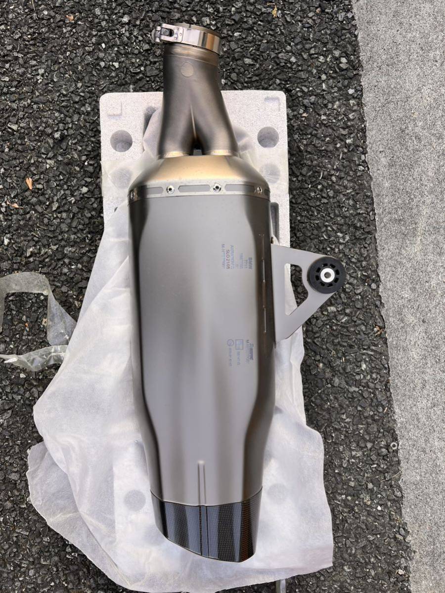 BMW R1250GS R1250GSA AKRAPOVIC スリップオンマフラー スポーツマフラー　純正パーツ　新古品相当_画像4