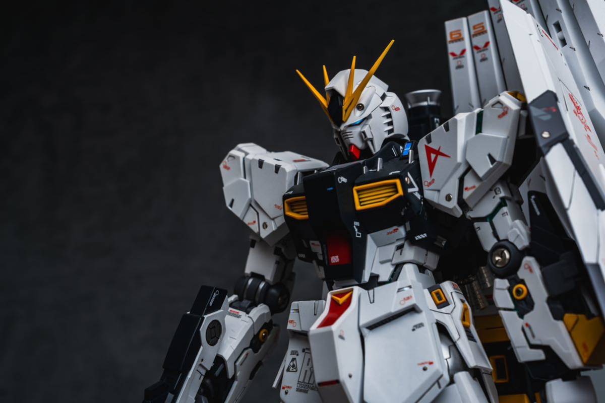 MG 1/100 νガンダム ver.ka 全塗装済完成品 ガンプラ 完成品_画像1