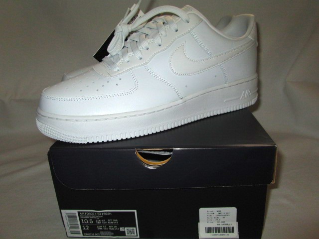 ★新品 NIKE AIR FORCE 1 '07 FRESH ナイキ エア フォース 1 '07 フレッシュ US10.5 28.5cm PHOTON DUST デボス加工ロゴ 品番DM0211-002★_画像1