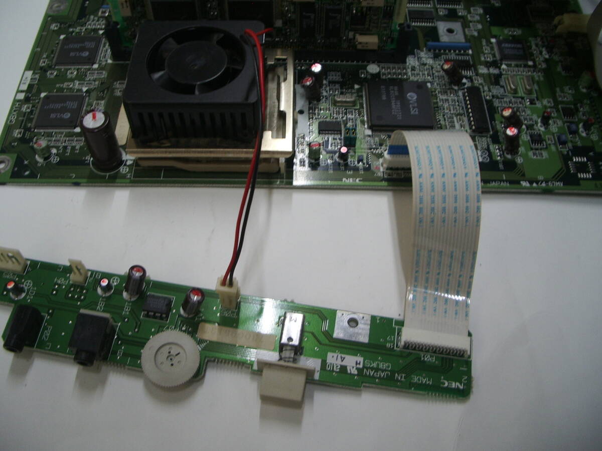 PC9821V16/M7C3(タワー型）の中身　メイン基板　サブ基板　増設スロット　電源　CD-ROM_画像6