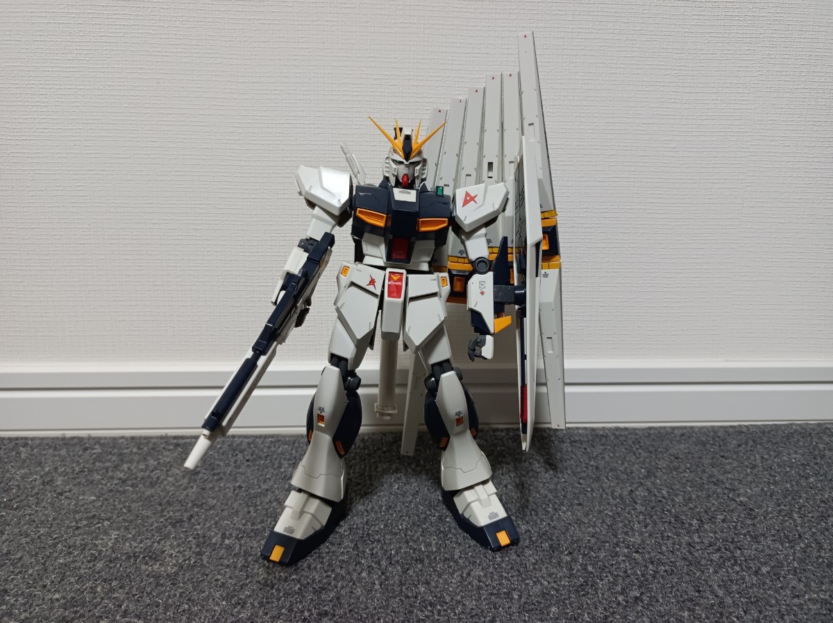 1/100 MG　νガンダム、サザビーの2種セット　　　完成品　_画像3