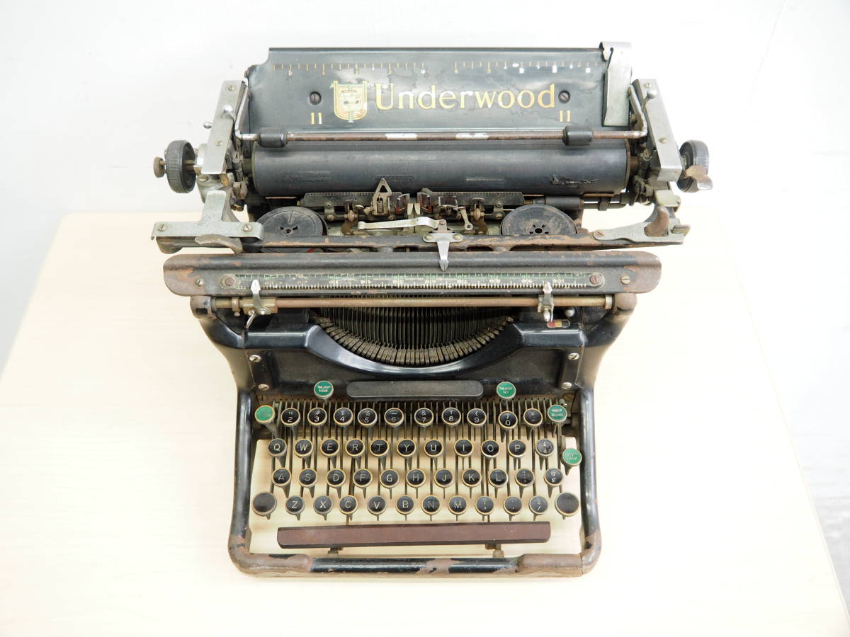 Underwood under wood antique typewriter retro ornament objet d'art interior 