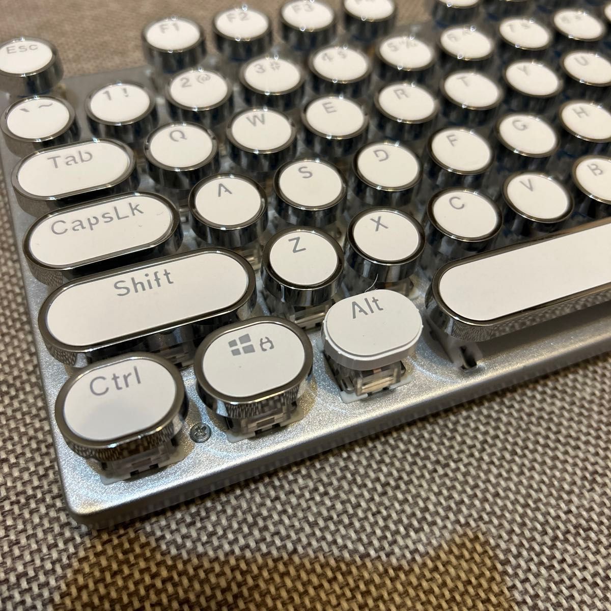 AULA メカニカル式ゲーミングキーボード タイプライター風 フル キーボード