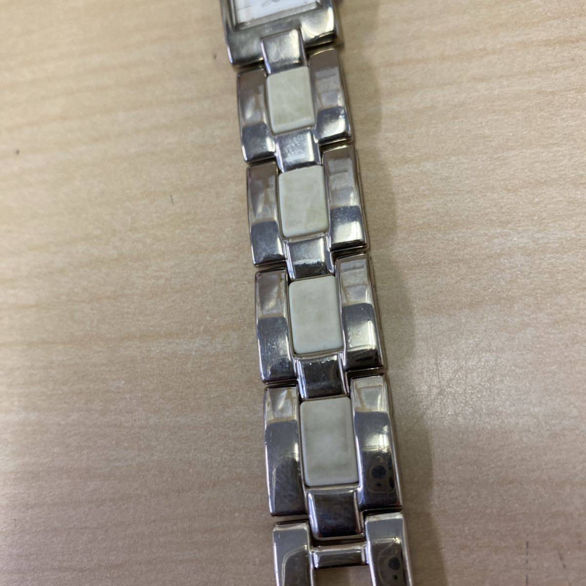 【TM0212】 ALBA 腕時計 Y150-5K80 クオーツ 電池式 不動品 シルバーカラー 文字盤 白 汚れあり キズありあり_画像8