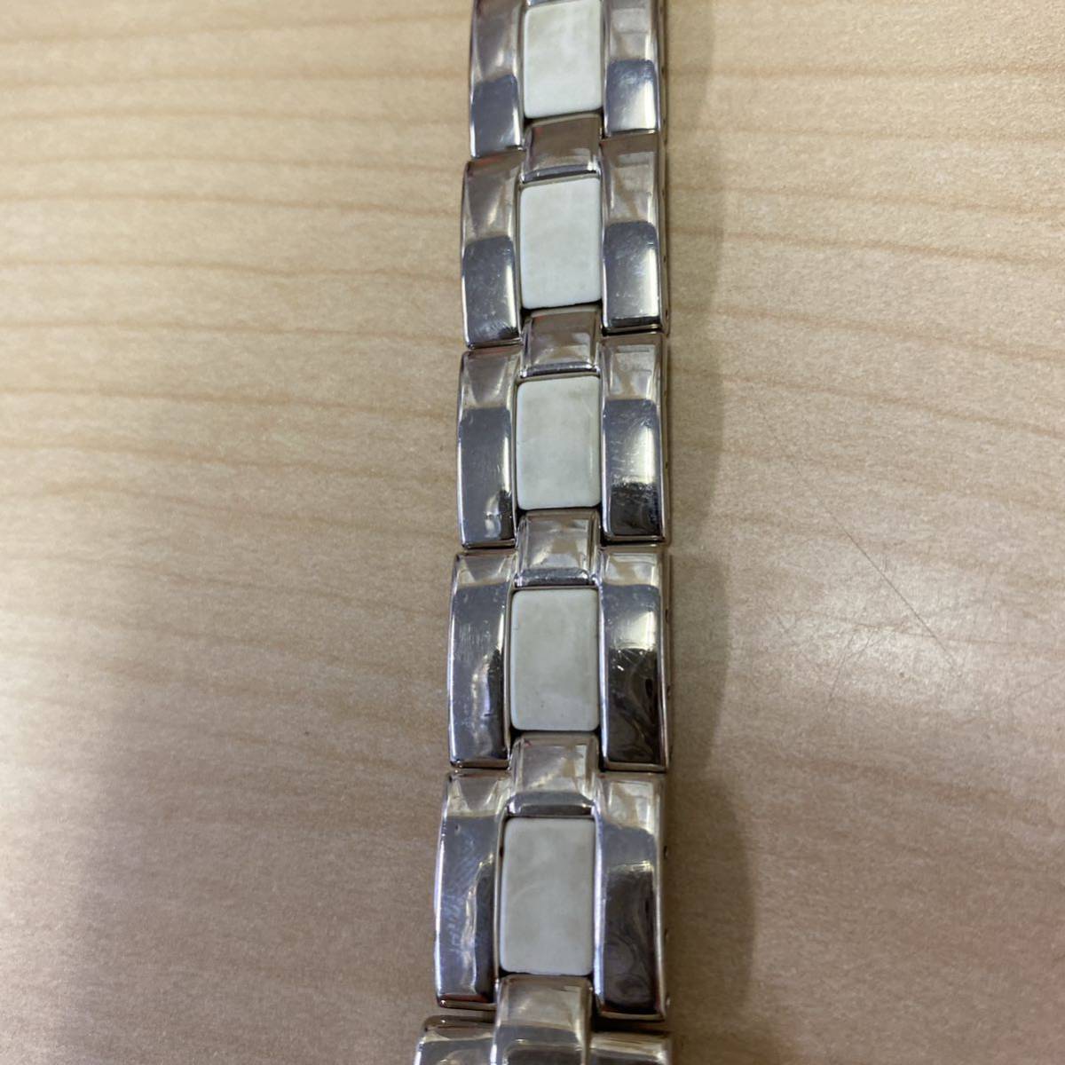 【TM0212】 ALBA 腕時計 Y150-5K80 クオーツ 電池式 不動品 シルバーカラー 文字盤 白 汚れあり キズありあり_画像9