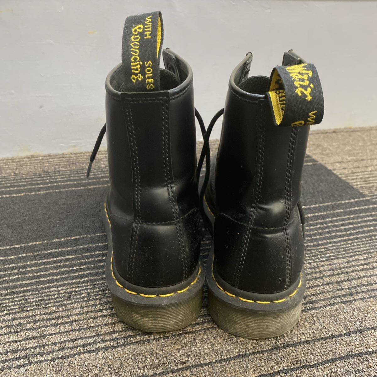 【T0229】 Dr.Martens ドクターマーチン 8ホール ブーツ ブラック 黒 26cm UK8 キズあり 汚れあり ファッション レースアップ _画像5