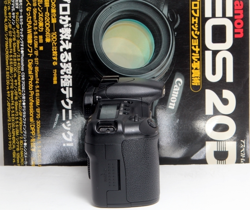 wi-fiSD付 頑丈でカメラデビュー向き canon EOS20D 雑誌付きで wi-fiSD付 頑丈でカメラデビュー向き canon EOS20D 雑誌付きで