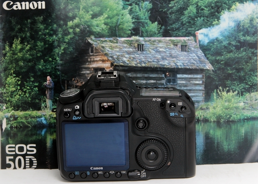 ☆wi-fi SD付き☆高級ボディ!超高速連写!!美品♪canon EOS50D♪当時のカタログ付き☆_画像3