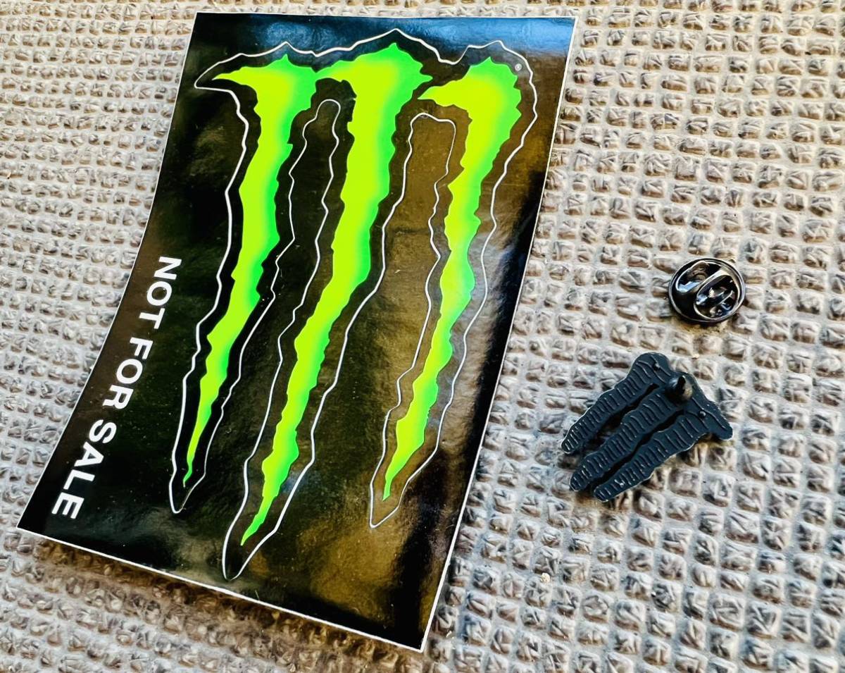 激レア！ モンスターエナジー ピンバッジ + ステッカー セット 非売品 MONSTER ENERGY エナジードリンク ピンズ ノベルティ グッズ 当選品_画像2