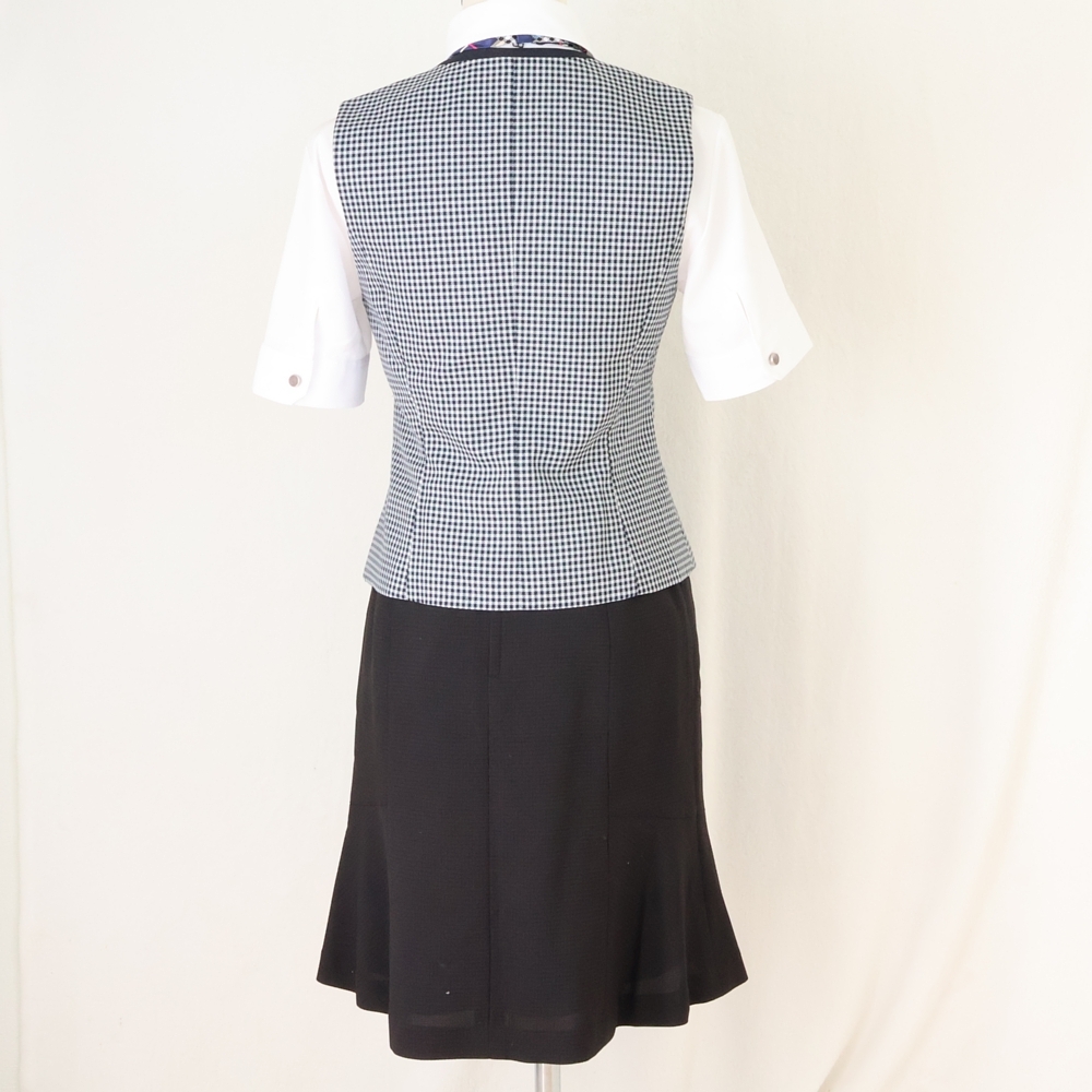 11号 SERELY チェック柄 中古◆ OL制服 / 事務服 ◆ ベスト,スカート(お任せ) セット,中古ブラウス,新品リボンのオマケ付_画像2