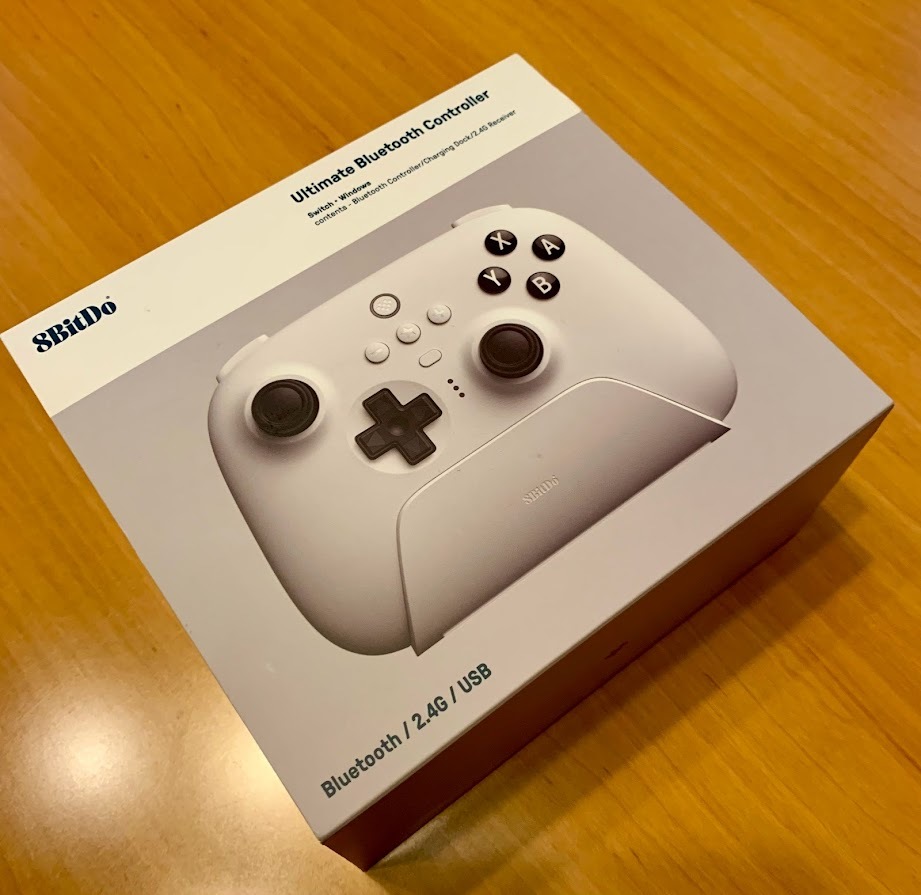 【中古美品】8bitdo ultimate 充電ドックを備えたBluetoothコントローラー、Switch、Windows、steam Deck (ホワイト)_画像1