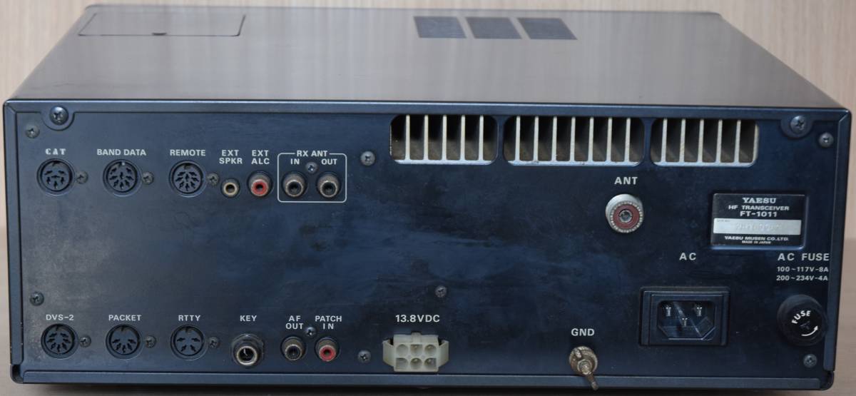 YAESU FT-1011(100W) HF機 喫煙者使用品_画像3