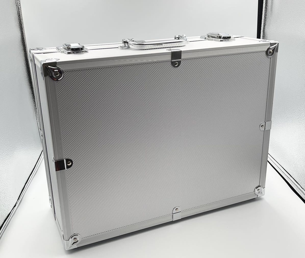 高品質　マグネットローダー　PSA アタッシュケース　収納保管　ストレージBOX 新品　シルバー　c_画像3