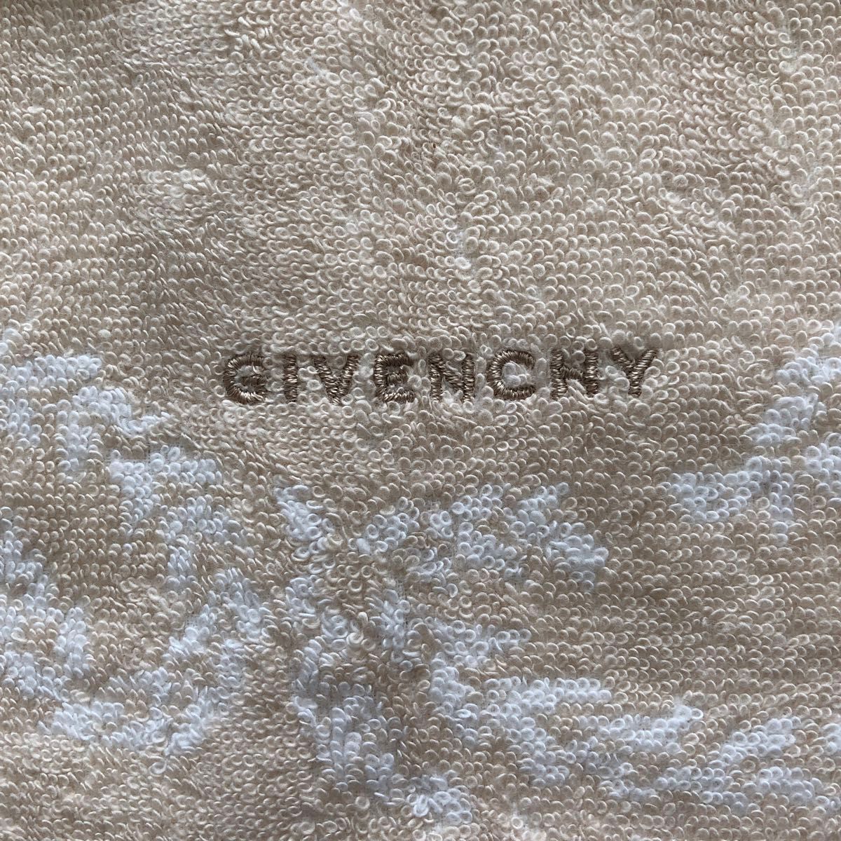 GIVENCHY 未使用品　タオルハンカチ　セザールカラー　 ハンドタオル　ベージュ　ジバンシー　内野　コットン