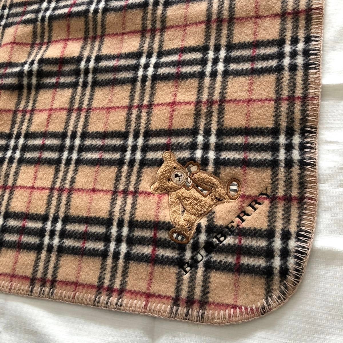 BURBERRY クマの刺繍のベビーブランケット ウールひざ掛け BURBERRY クマの刺繍のベビーブランケット ウールひざ掛け