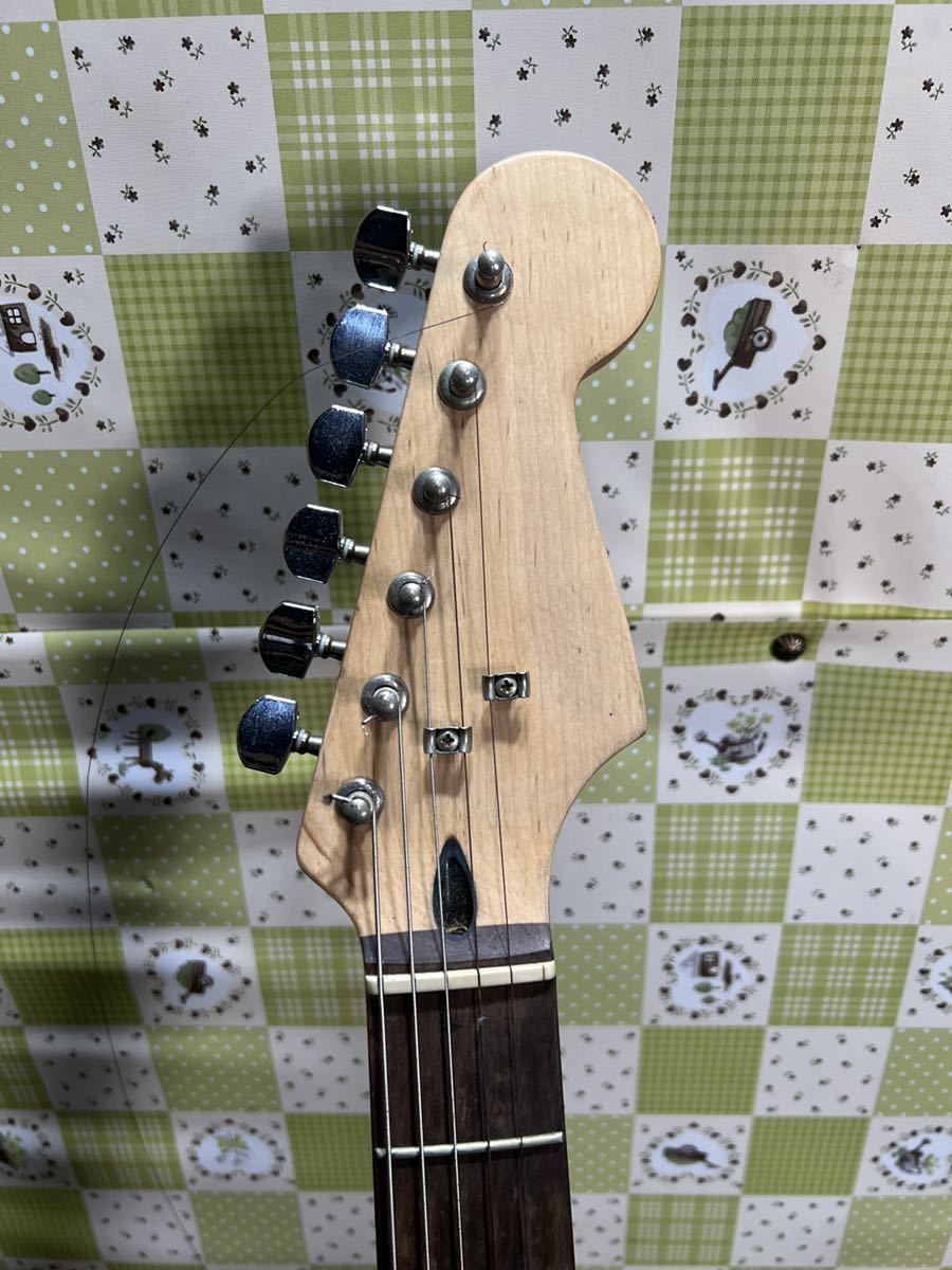 【J45】fender STRATOCASTER squier エレキギター　s/n ICS17010529【音出し確認のみ、精度は不明】郵便１７０サイズ_画像2